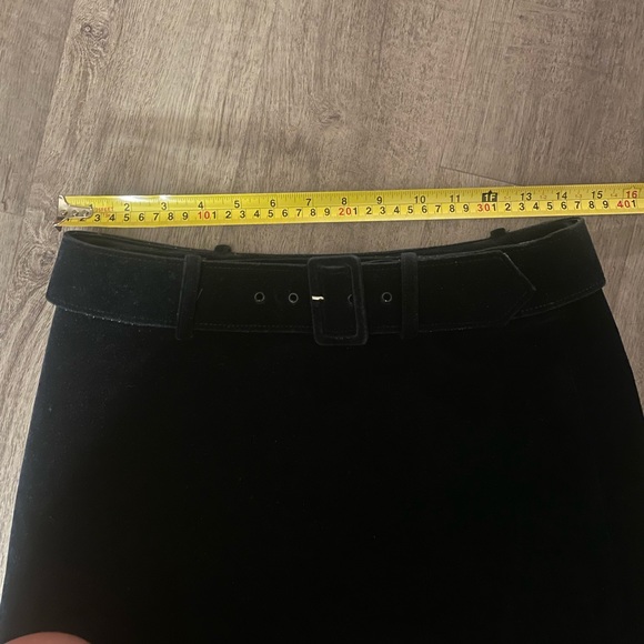 Vintage GUESS ❓ Navy blue velvet skirt w/ belt - size 8 - Picture 9 of 11